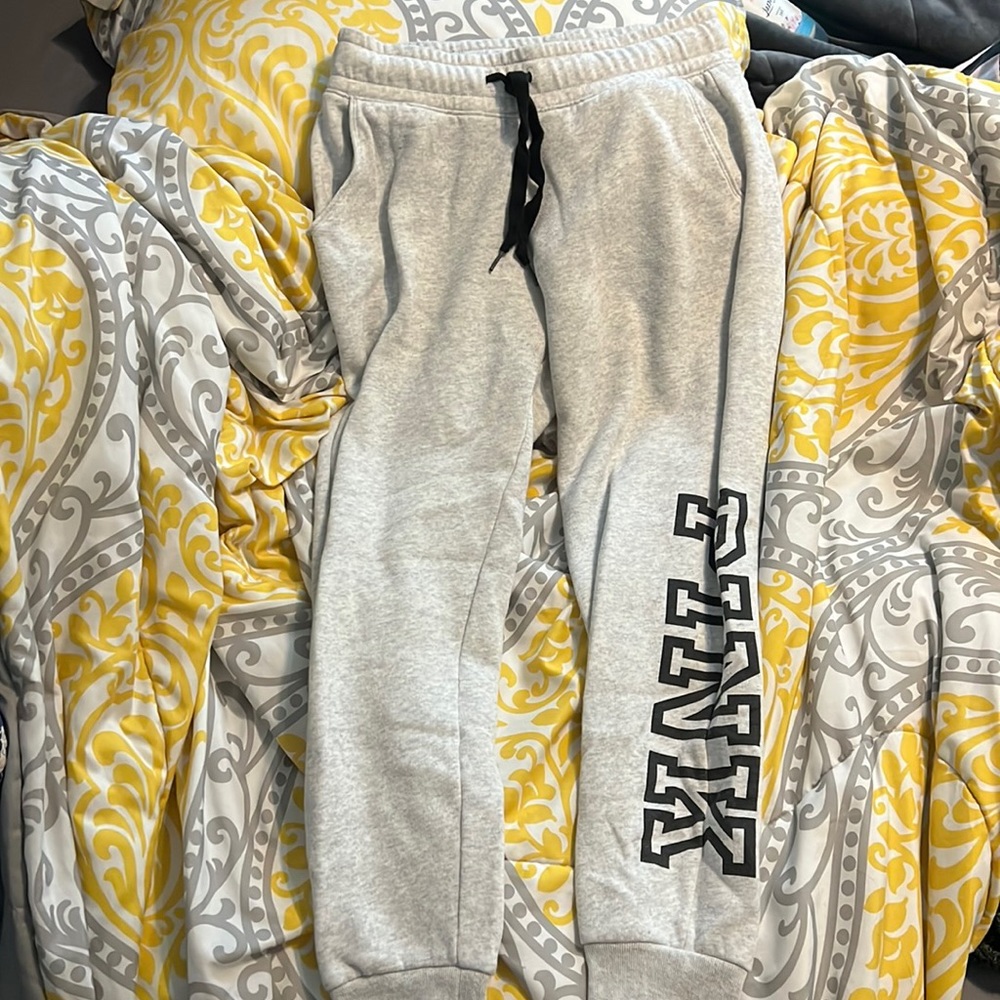 Victoria’s Secret PINK grey joggers sweatpants. XS NWOT - Picture 1 of 4